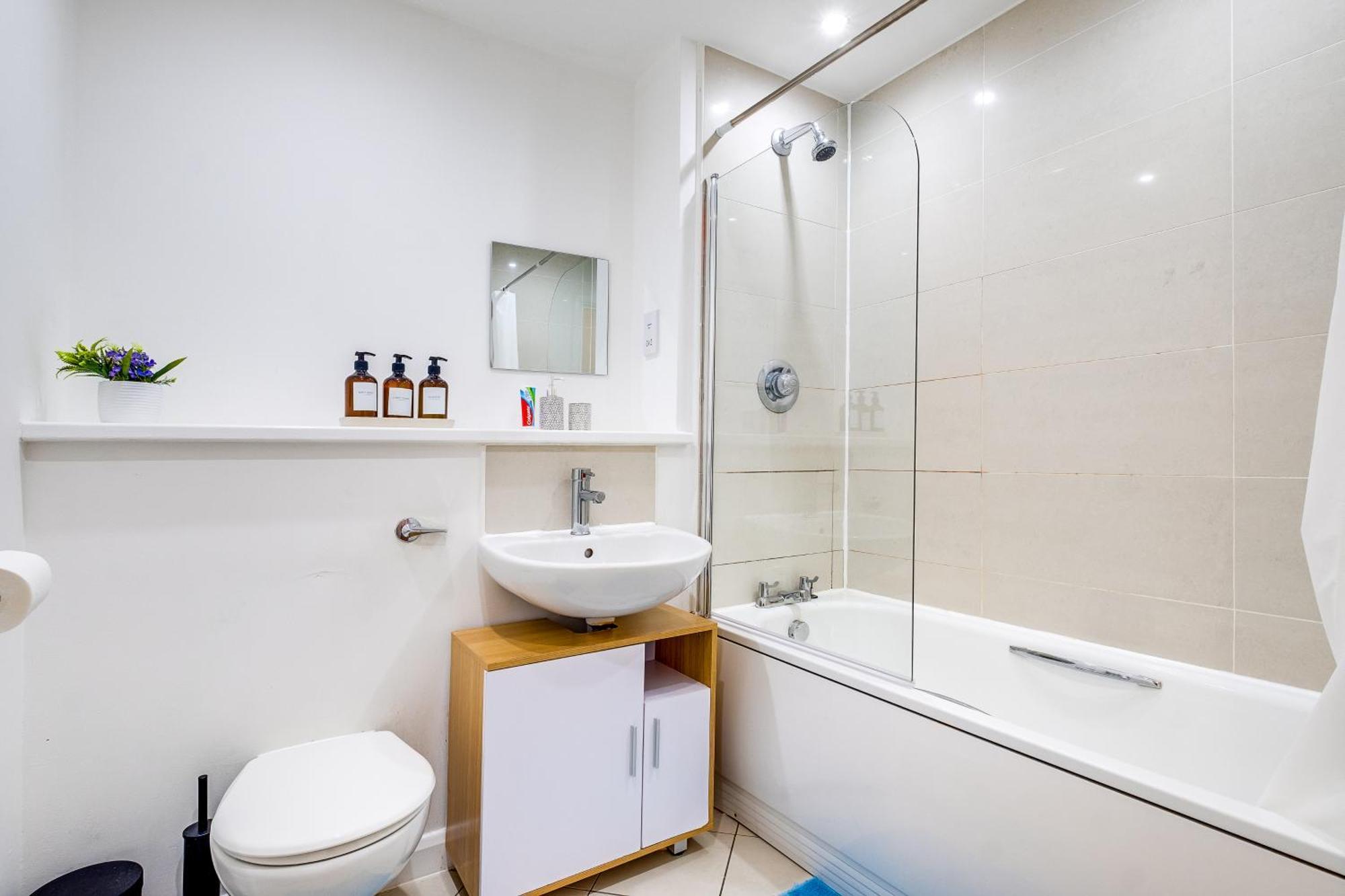 Central Suite Near Mailbox, King Bed, Ping Pong, Netflix, Sleeps 4 Birmingham Exterior photo